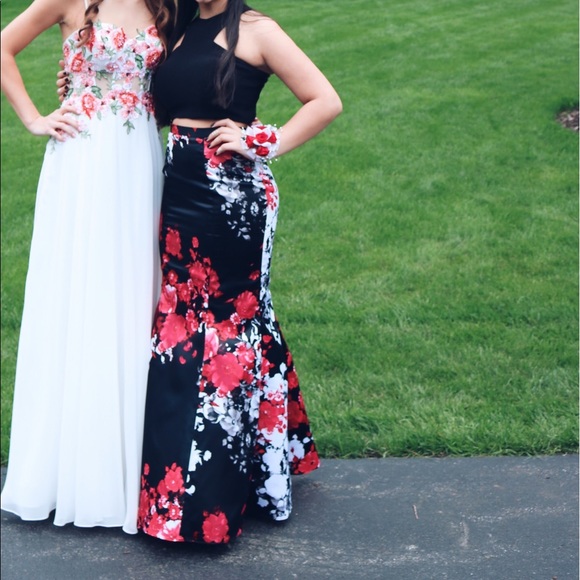 Prom Dress - Picture 1 of 4